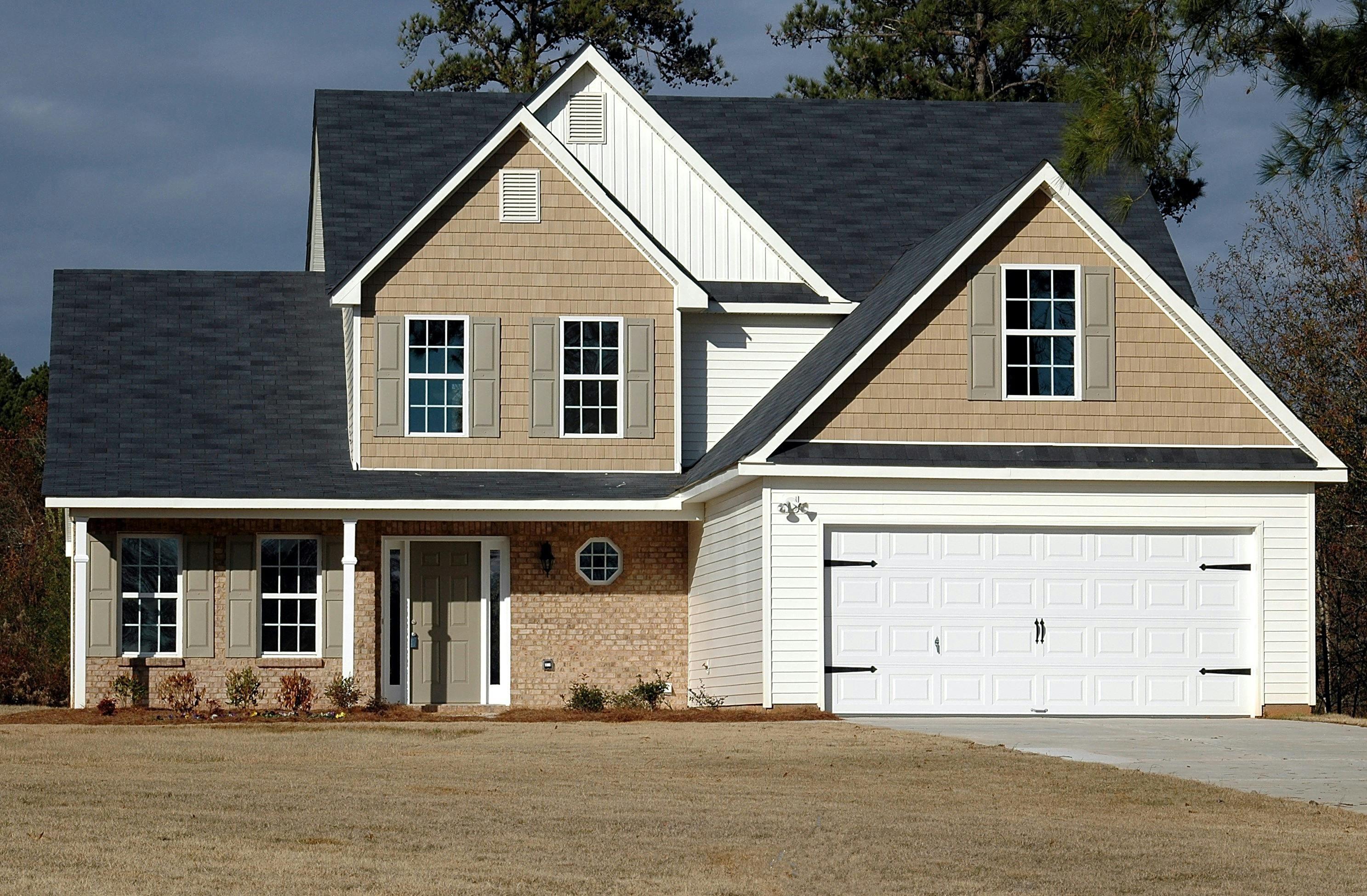 Do Flat Roofs Need Overhangs? Insights for Vancouver Homes